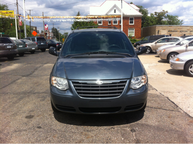 2005 Chrysler Town and Country 3.5