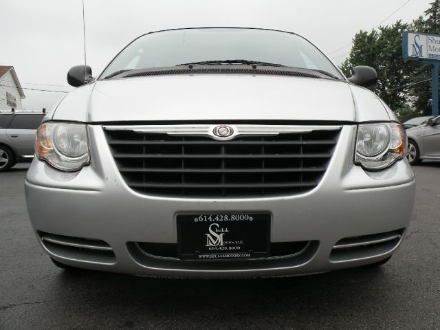 2005 Chrysler Town and Country Elk Conversion Van