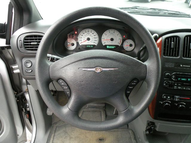 2005 Chrysler Town and Country Elk Conversion Van