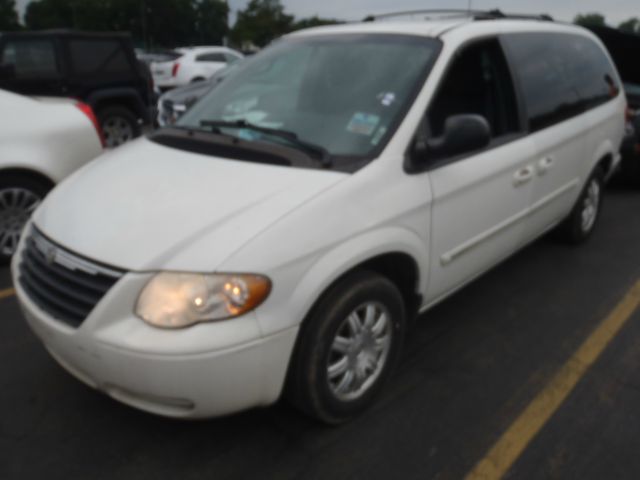2005 Chrysler Town and Country 3.5