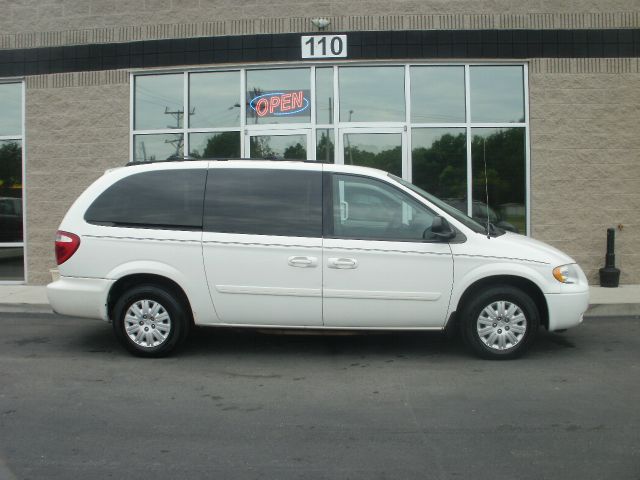 2005 Chrysler Town and Country Elk Conversion Van