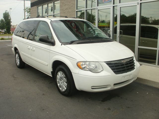 2005 Chrysler Town and Country Elk Conversion Van