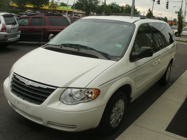 2005 Chrysler Town and Country Elk Conversion Van
