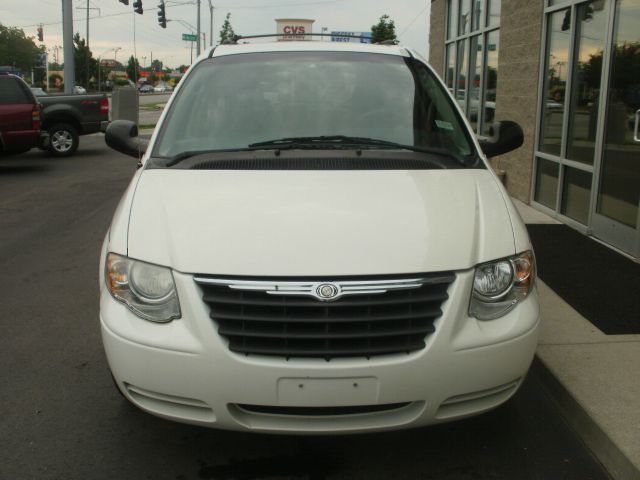 2005 Chrysler Town and Country Elk Conversion Van