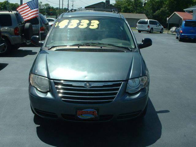 2005 Chrysler Town and Country 3.5