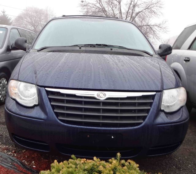 2005 Chrysler Town and Country Elk Conversion Van