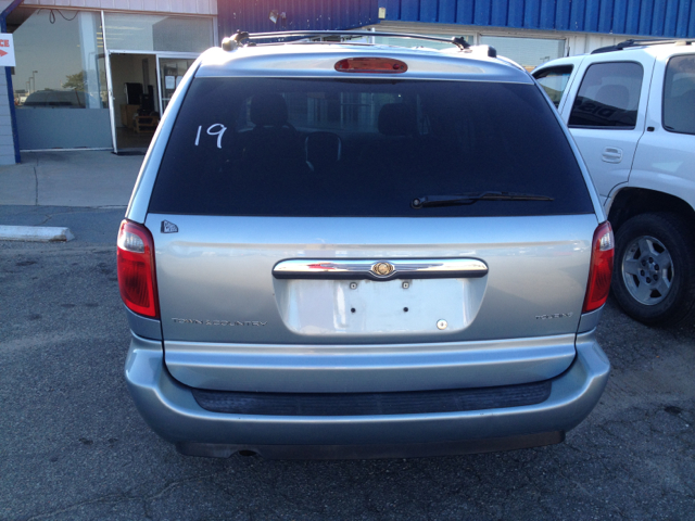 2005 Chrysler Town and Country 3.5