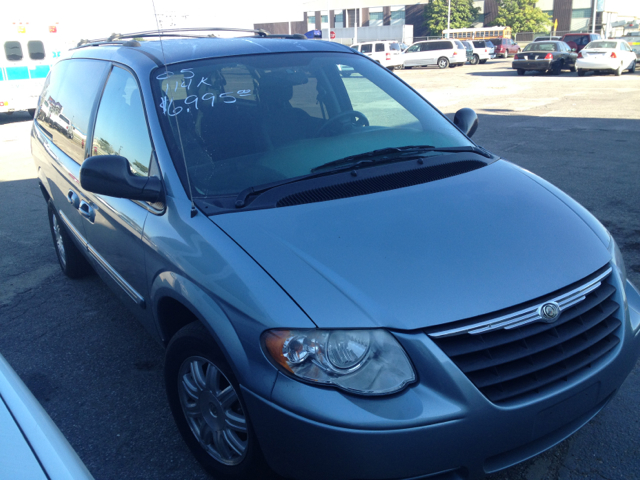 2005 Chrysler Town and Country 3.5