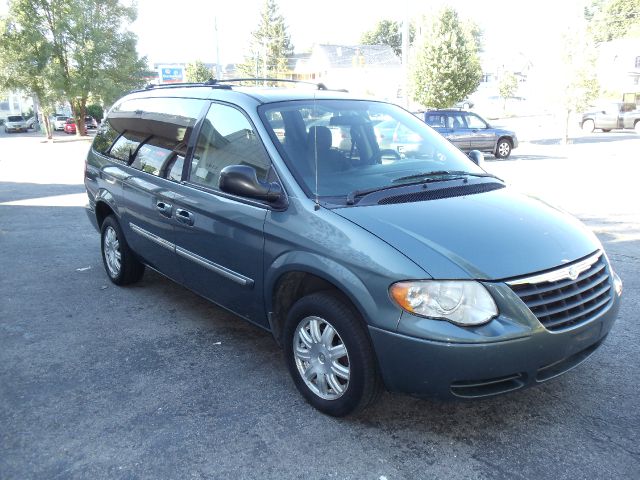 2005 Chrysler Town and Country 3.5