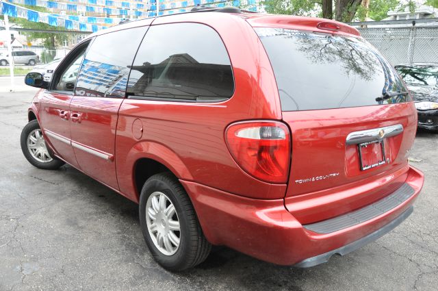 2005 Chrysler Town and Country 3.5