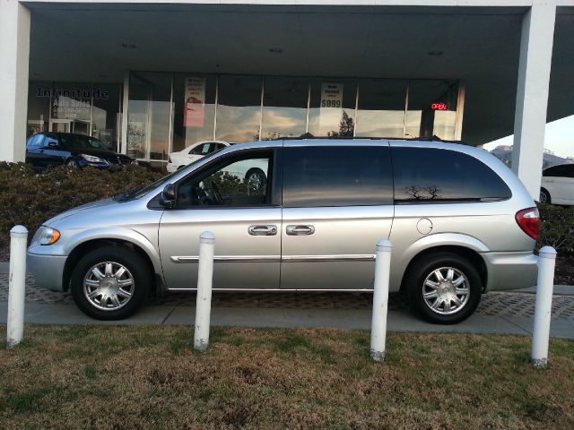 2005 Chrysler Town and Country 3.5