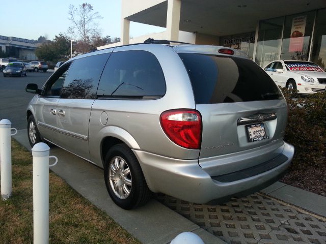 2005 Chrysler Town and Country 3.5