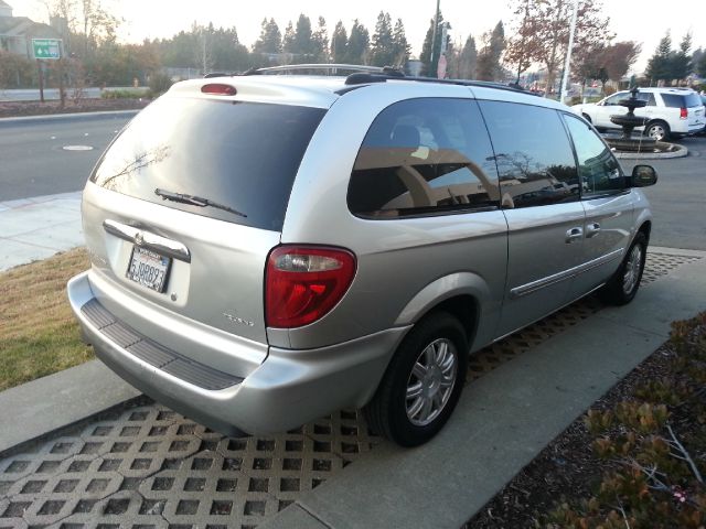 2005 Chrysler Town and Country 3.5