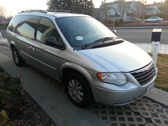 2005 Chrysler Town and Country 3.5