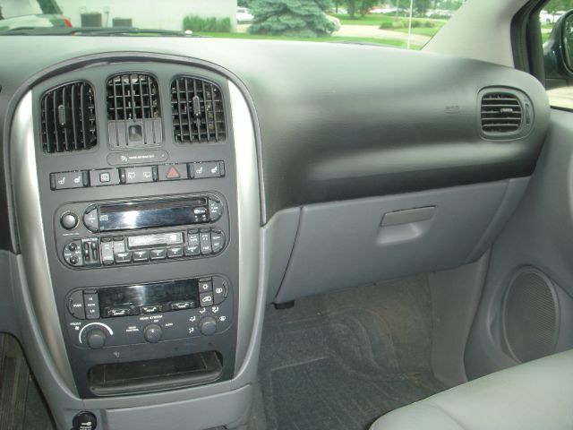 2005 Chrysler Town and Country 3.5