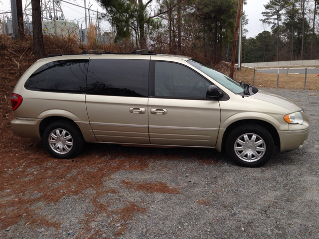 2005 Chrysler Town and Country 3.5