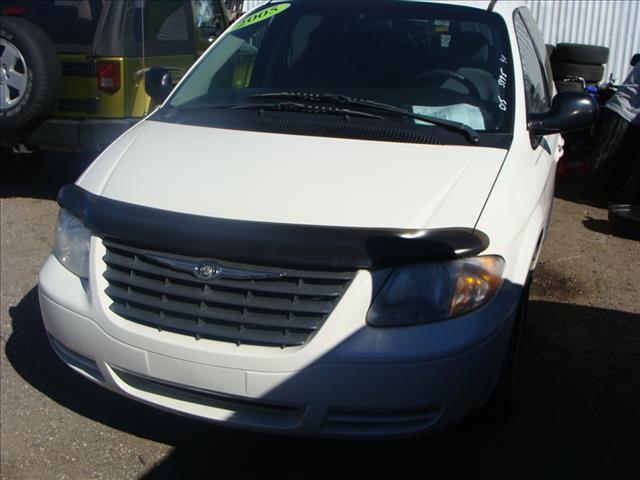 2005 Chrysler Town and Country Unknown