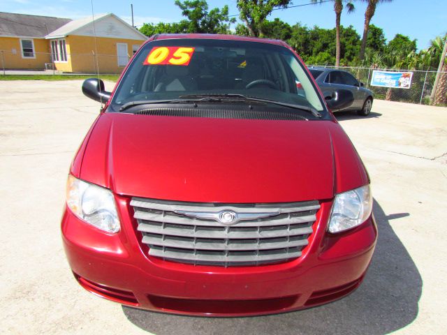 2005 Chrysler Town and Country Elk Conversion Van