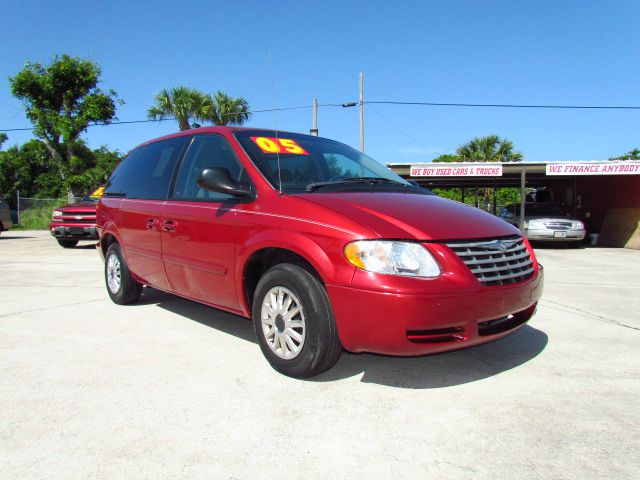 2005 Chrysler Town and Country Elk Conversion Van