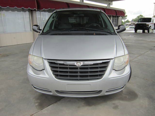 2005 Chrysler Town and Country Ext Cab 125.9 WB 4WD