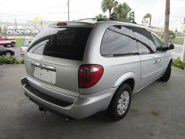 2005 Chrysler Town and Country Ext Cab 125.9 WB 4WD