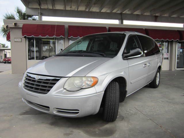 2005 Chrysler Town and Country Ext Cab 125.9 WB 4WD