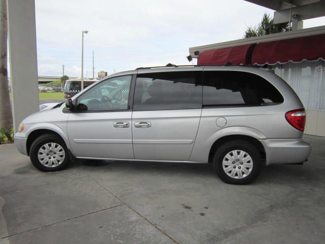 2005 Chrysler Town and Country Ext Cab 125.9 WB 4WD
