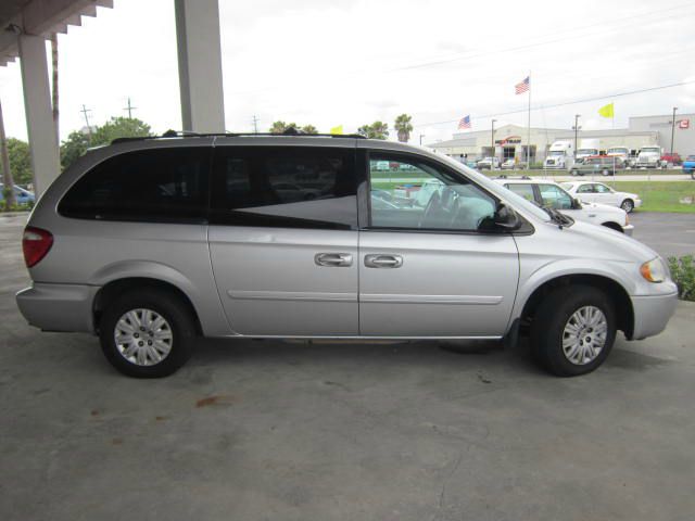 2005 Chrysler Town and Country Ext Cab 125.9 WB 4WD