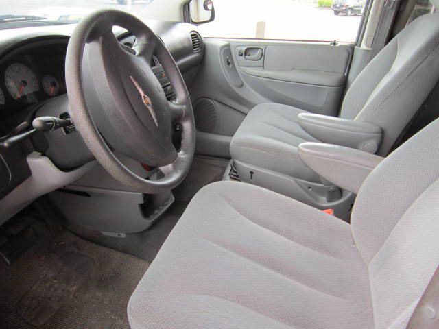 2005 Chrysler Town and Country Ext Cab 125.9 WB 4WD