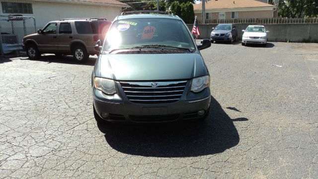 2005 Chrysler Town and Country 3.5