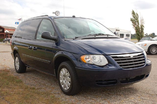 2005 Chrysler Town and Country Elk Conversion Van
