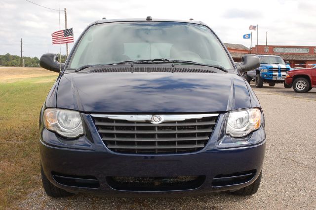 2005 Chrysler Town and Country Elk Conversion Van