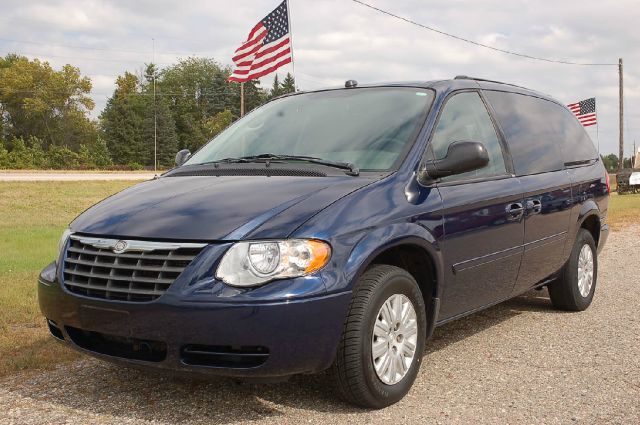 2005 Chrysler Town and Country Elk Conversion Van