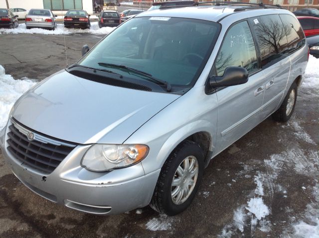 2005 Chrysler Town and Country 3.5