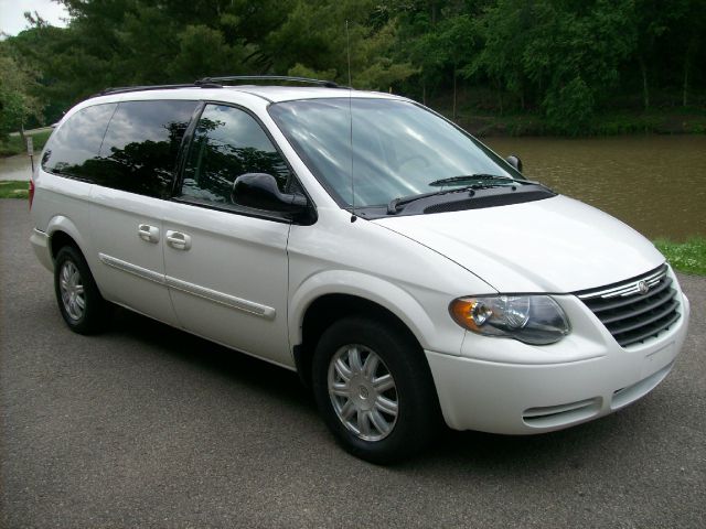 2006 Chrysler Town and Country 3.5