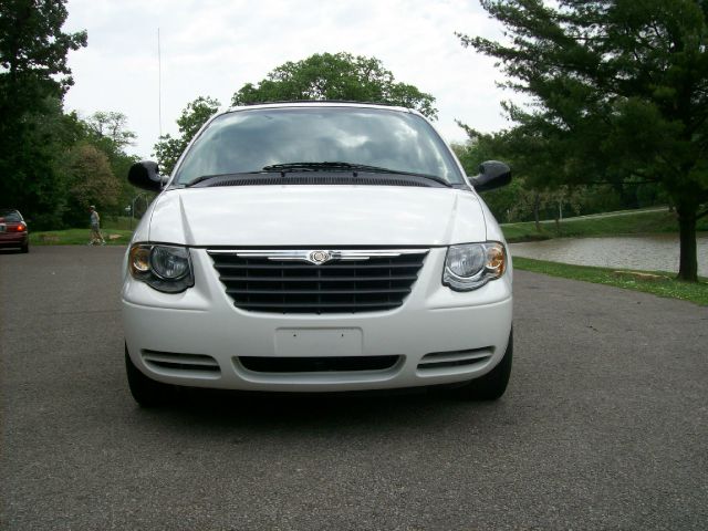 2006 Chrysler Town and Country 3.5