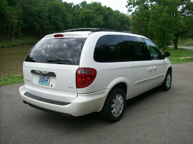 2006 Chrysler Town and Country 3.5