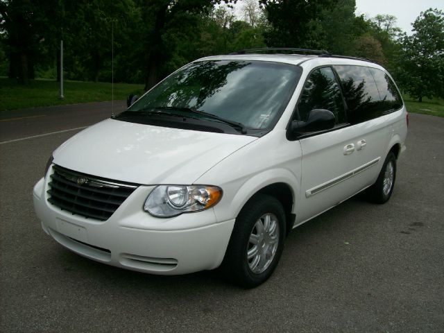 2006 Chrysler Town and Country 3.5