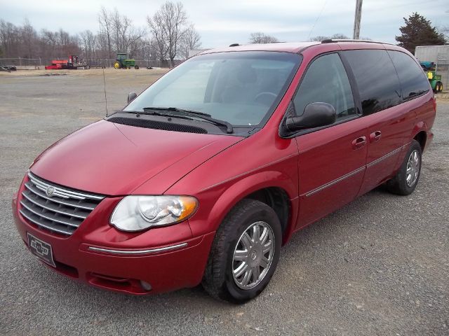 2006 Chrysler Town and Country SLT 25