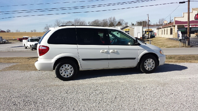 2006 Chrysler Town and Country Base