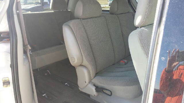 2006 Chrysler Town and Country Base