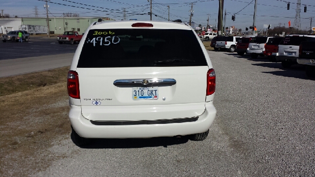 2006 Chrysler Town and Country Base