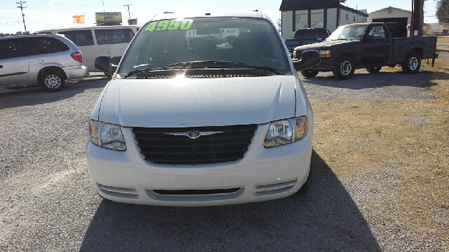 2006 Chrysler Town and Country Base
