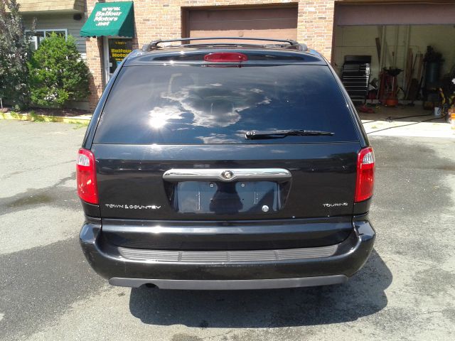 2006 Chrysler Town and Country 3.5