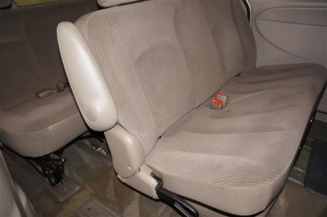 2006 Chrysler Town and Country Base