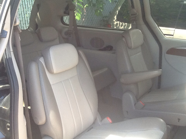 2006 Chrysler Town and Country 3.5