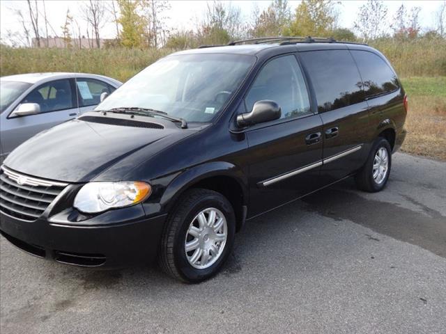 2006 Chrysler Town and Country SLT 25
