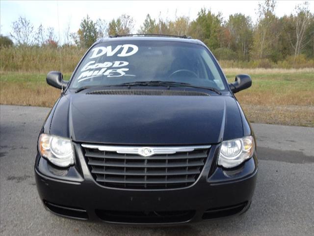 2006 Chrysler Town and Country SLT 25