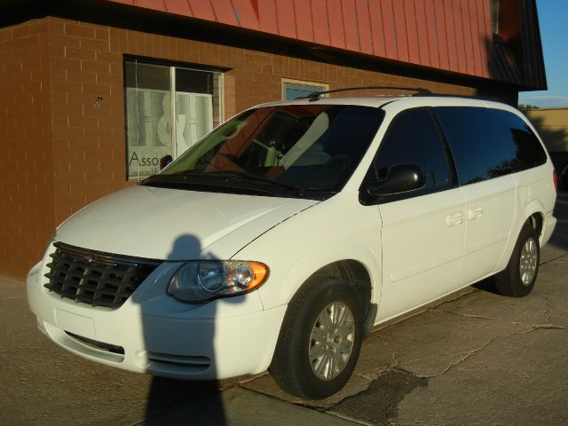 2006 Chrysler Town and Country Elk Conversion Van