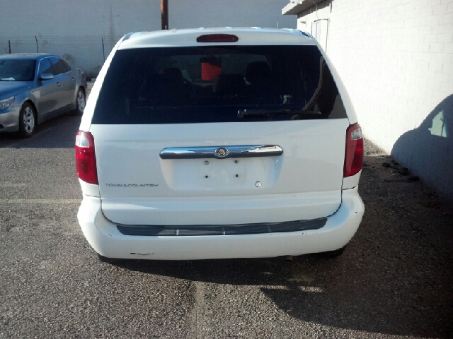 2006 Chrysler Town and Country Base